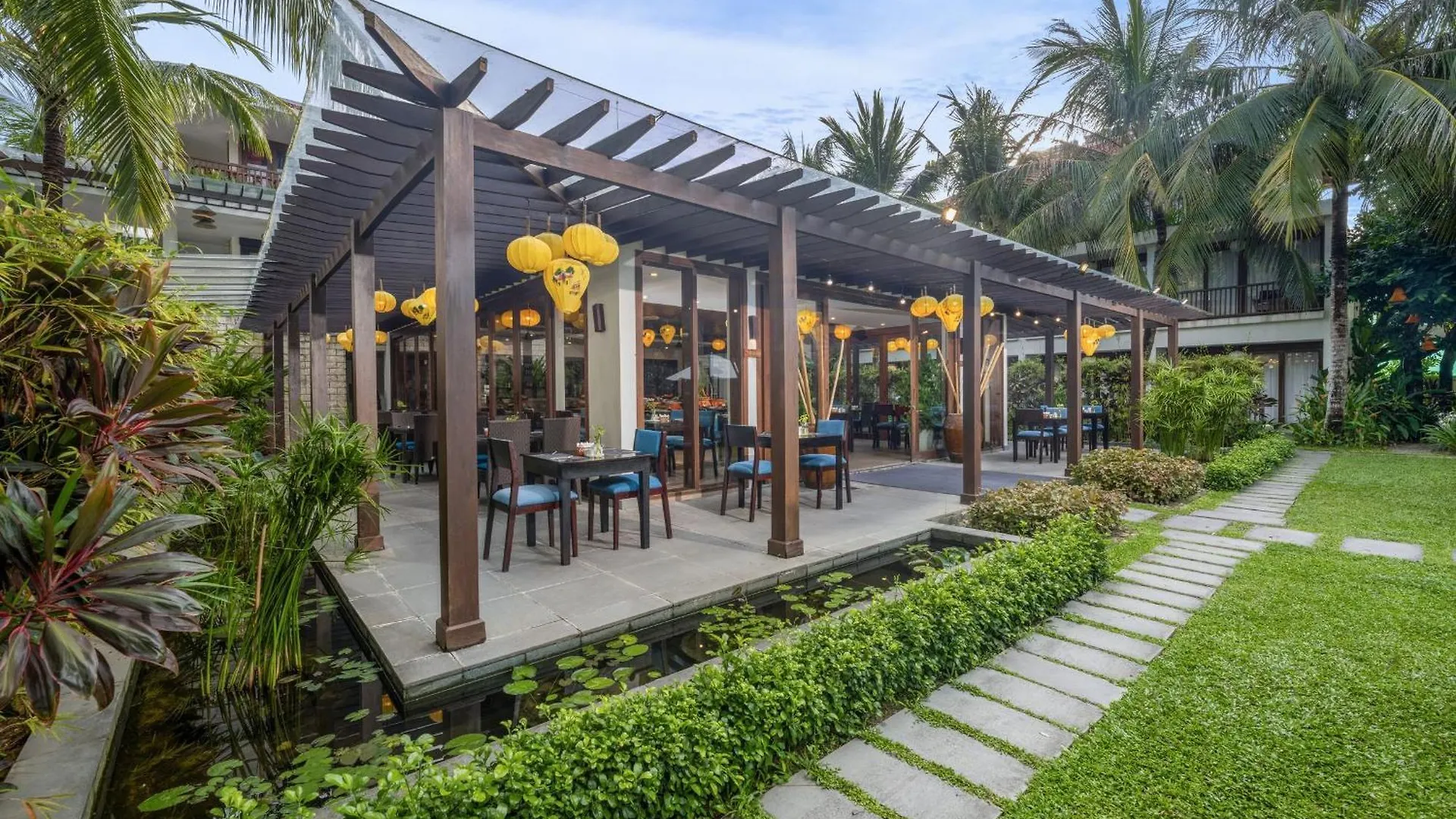 Emerald Hoi An Riverside Resort 4*,
